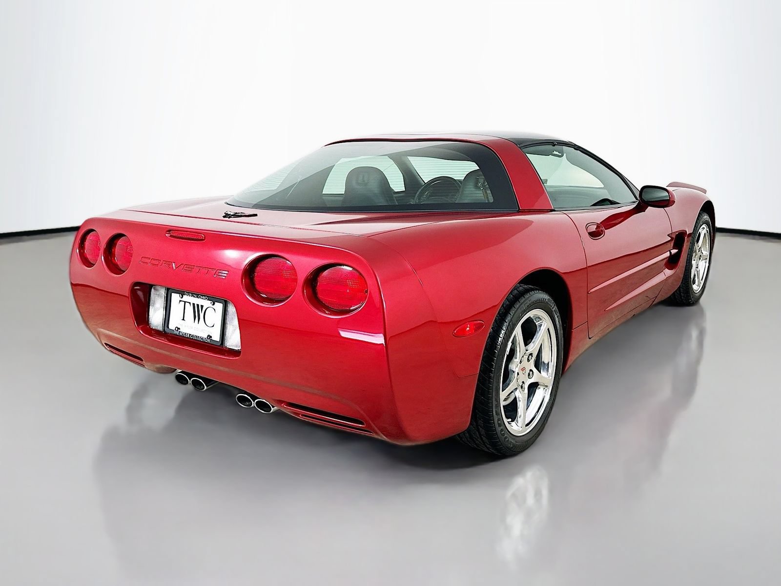 Used 2002 Chevrolet Corvette Coupe w/ Preferred Equipment Group2 RWD image 5