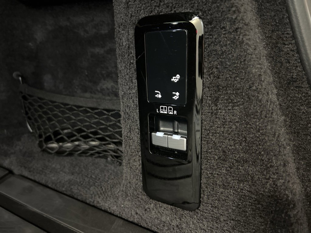 Used 2024 Land Rover Range Rover Sport SE image 30