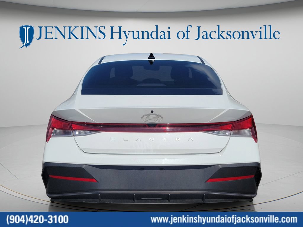 Used 2024 Hyundai Elantra SEL FWD image 6