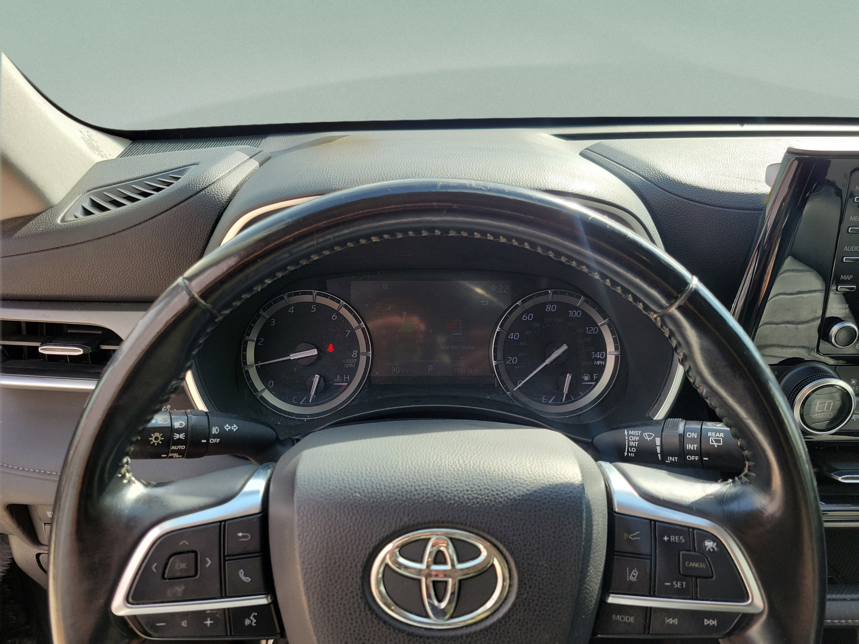 Used 2021 Toyota Highlander XLE AWD/4WD image 19
