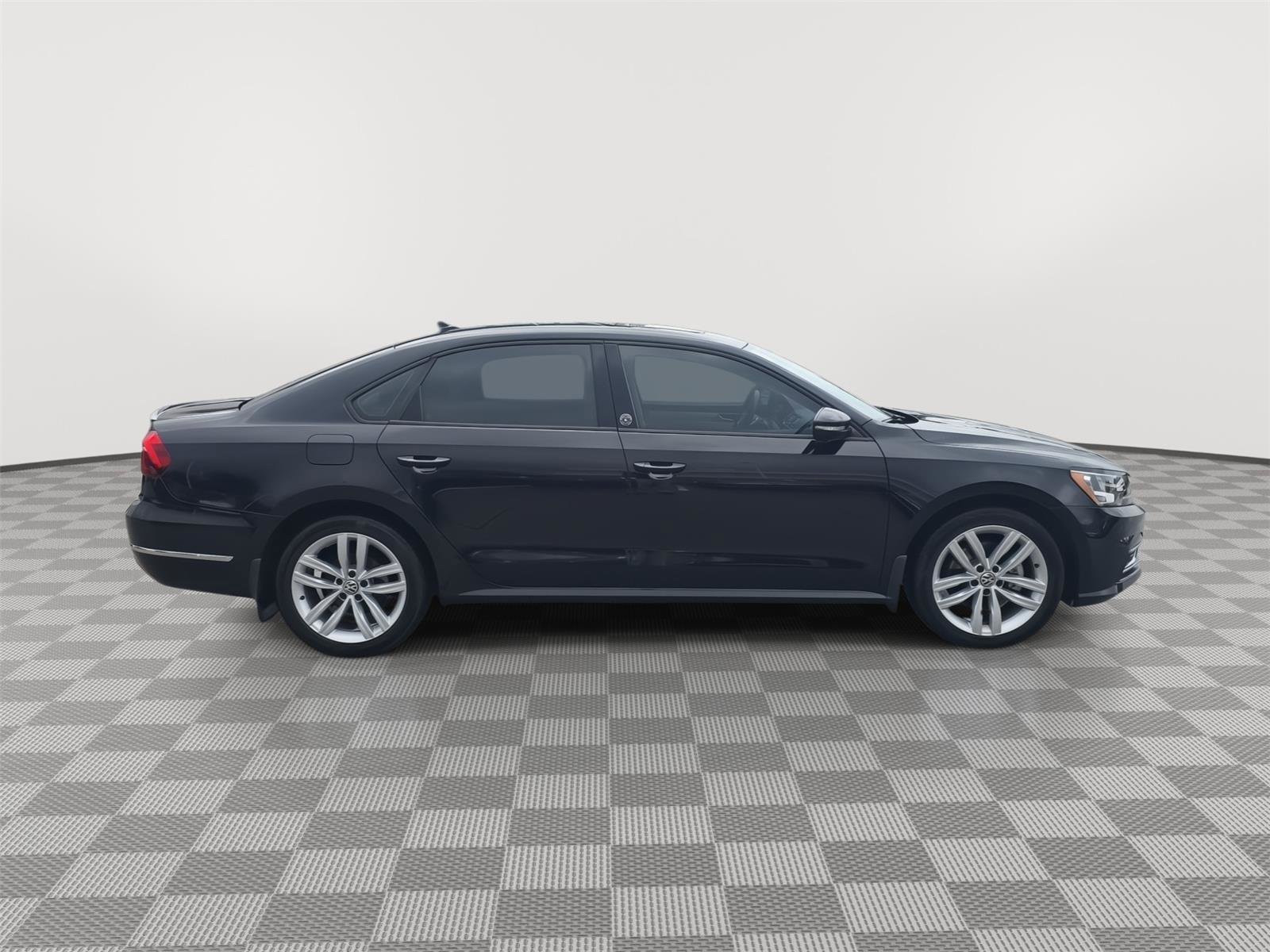 Used 2019 Volkswagen Passat 2.0T Wolfsburg w/ Wheels & Sunroof Package FWD image 19