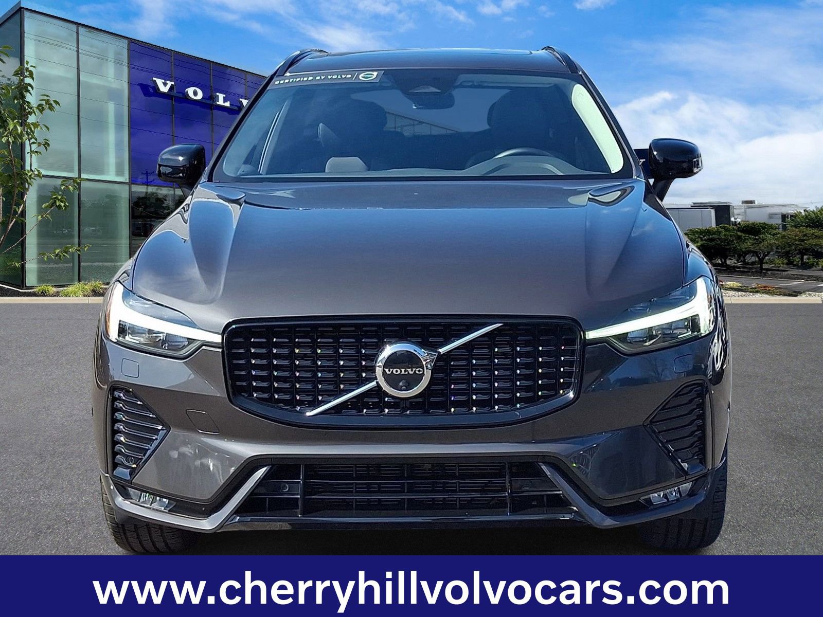 Certified 2025 Volvo XC60 B5 Plus image 2