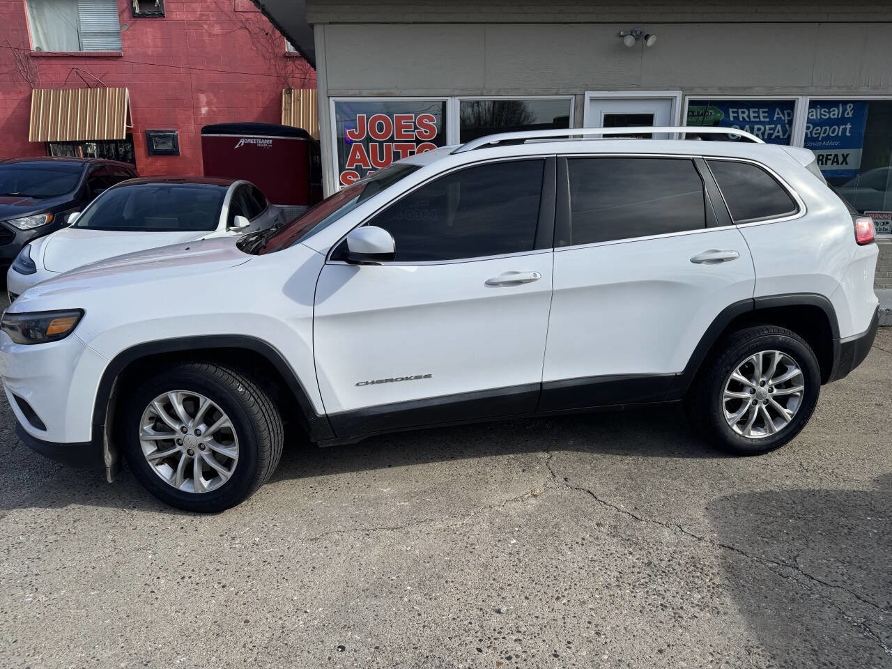 Used 2019 Jeep Cherokee Latitude w/ Cold Weather Group image 4