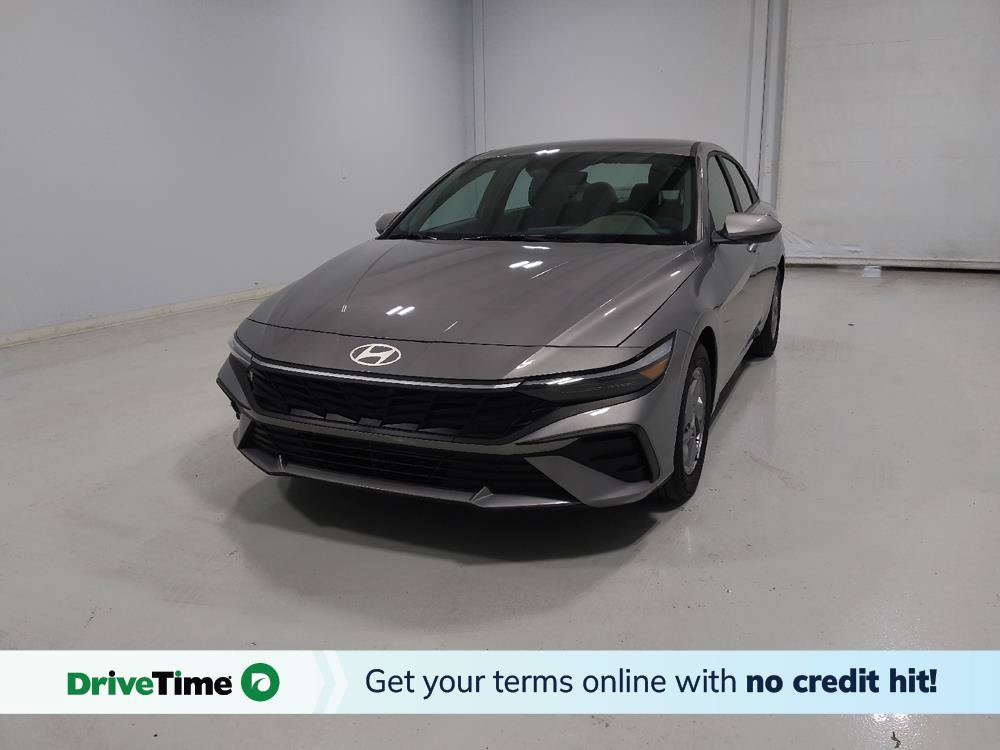 Used 2025 Hyundai Elantra SE FWD image 1