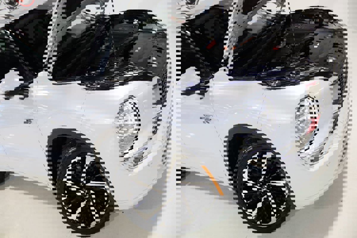 Used 2024 Mitsubishi Outlander 4WD Plug-In Hybrid image 74