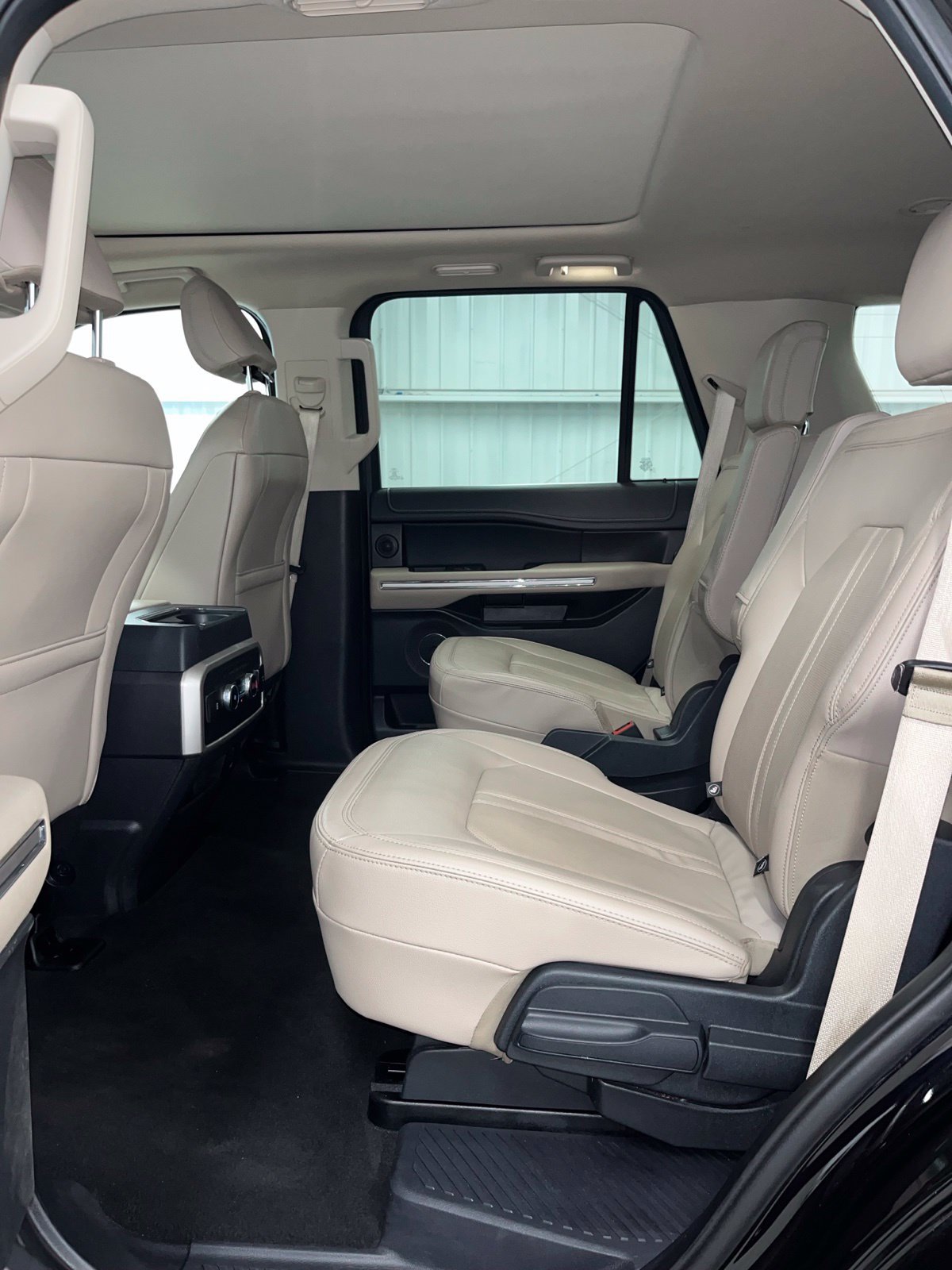 Used 2024 Ford Expedition Limited RWD image 17