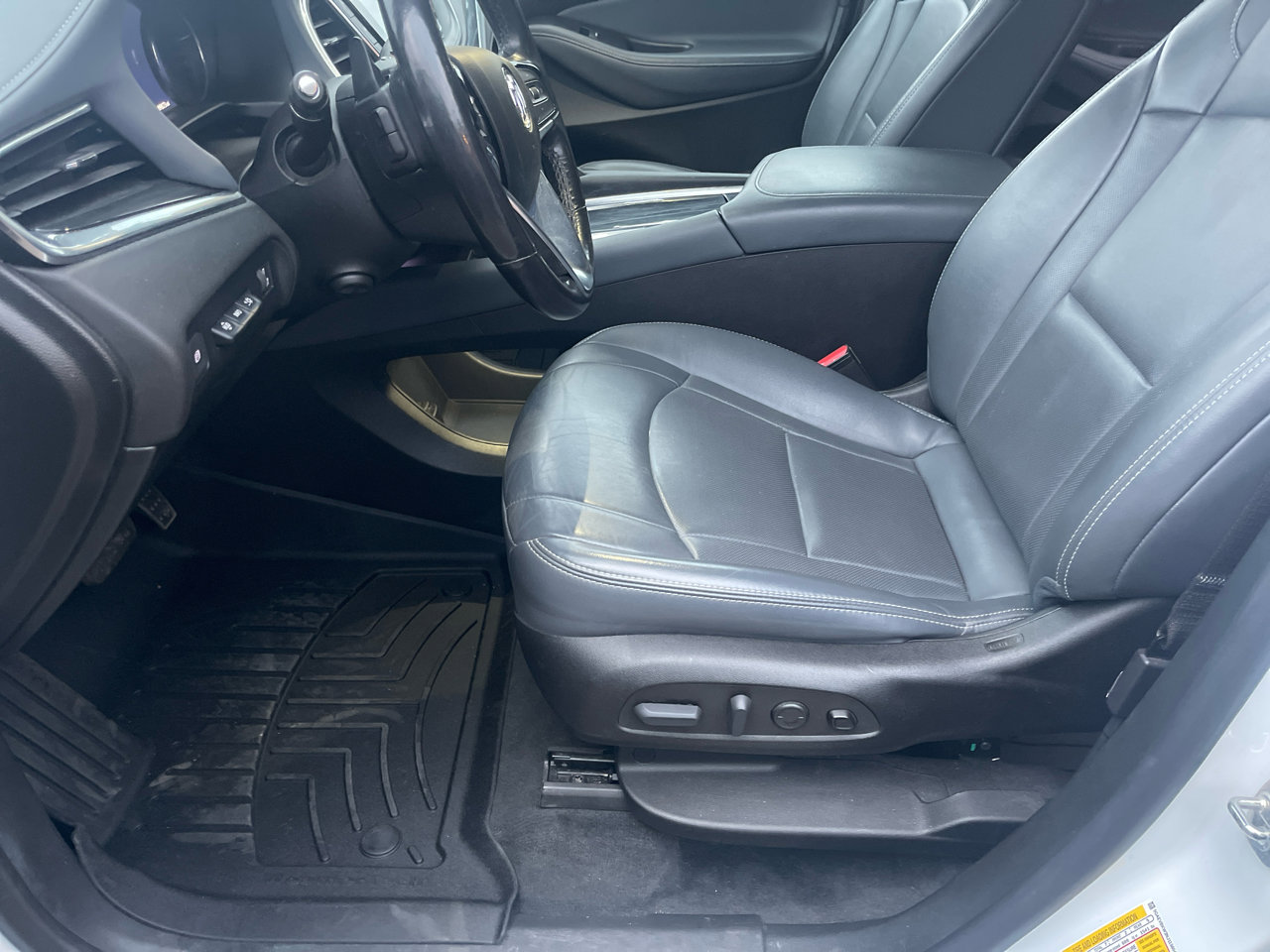 Used 2022 Buick Enclave Premium image 9