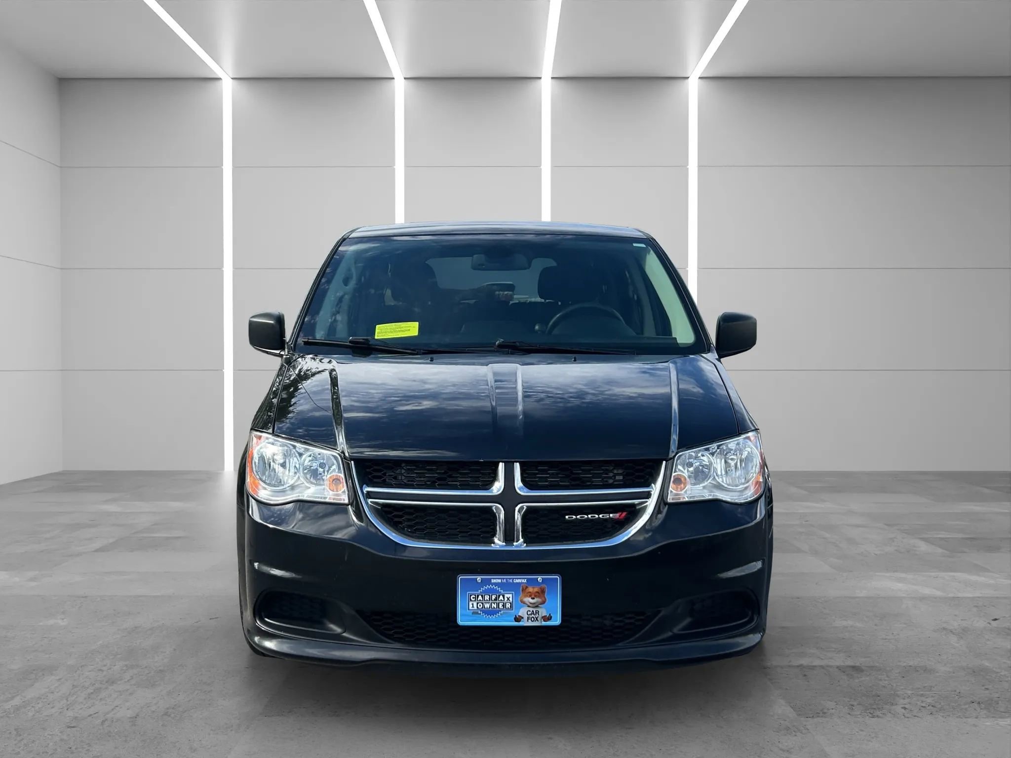 Used 2019 Dodge Grand Caravan SE w/ UConnect Hands-Free Group image 2