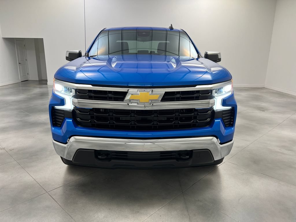 Used 2025 Chevrolet Silverado 1500 LT AWD/4WD image 3