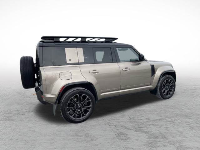 Used 2025 Land Rover Defender 110 image 7