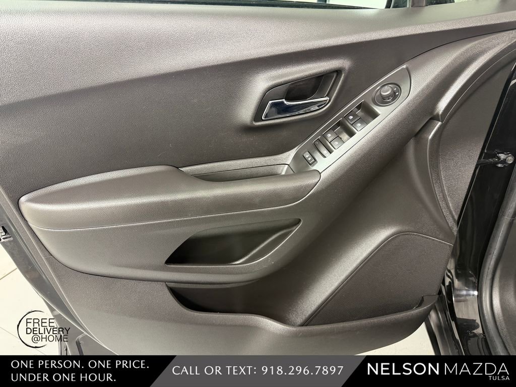 Used 2020 Chevrolet Trax LT w/ Redline Edition image 17