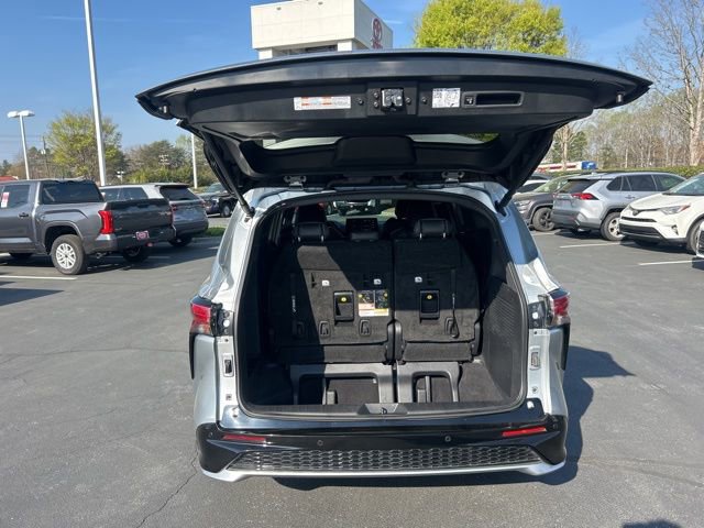 Used 2023 Toyota Sienna XSE image 7