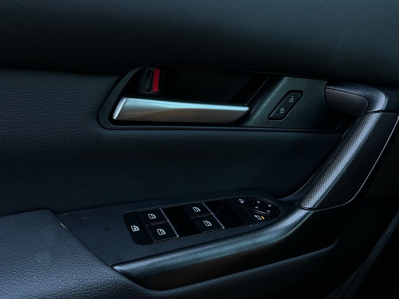 Used 2025 MAZDA CX-50 AWD 2.5 S w/ Premium Package image 23