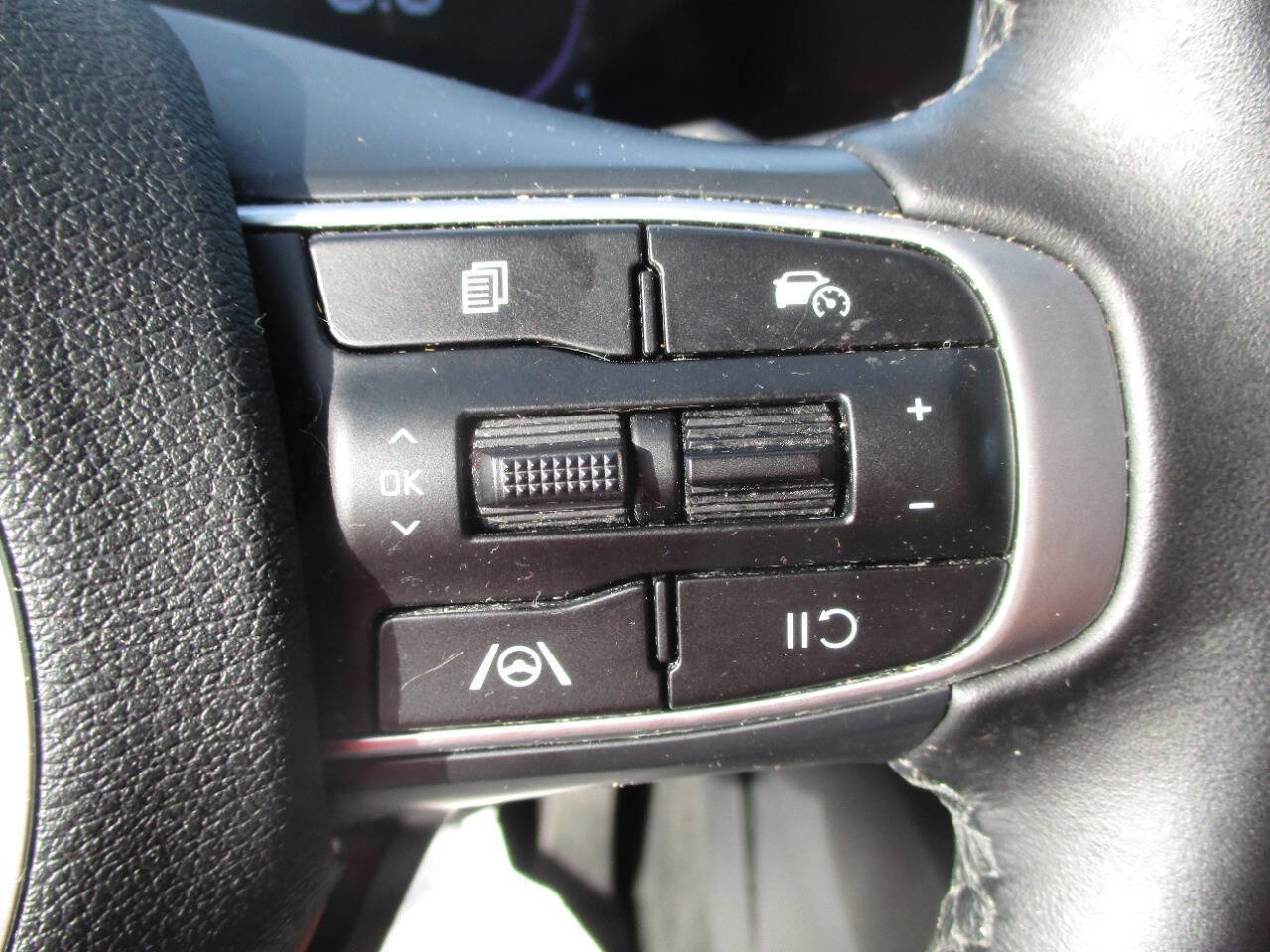 Used 2023 Kia Sportage EX image 17