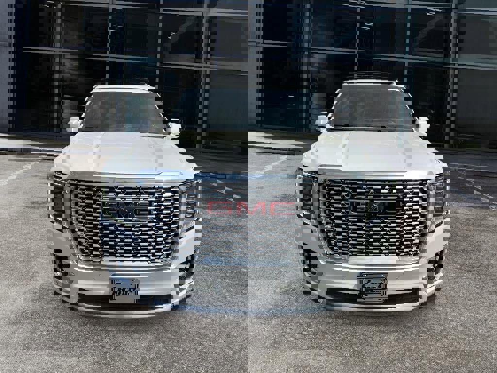 Used 2024 GMC Yukon Denali image 2