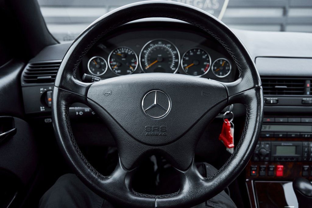 Used 2002 Mercedes-Benz SL 500 w/ SL2 Option Pkg image 47