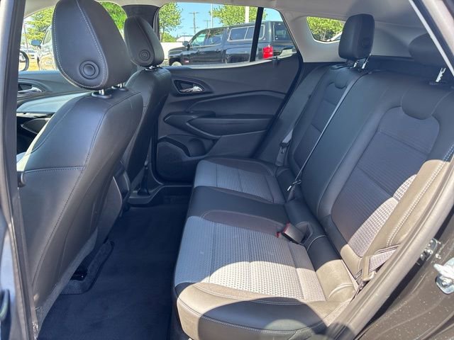 Used 2025 Chevrolet Trax LT w/ LT Convenience Package FWD image 13