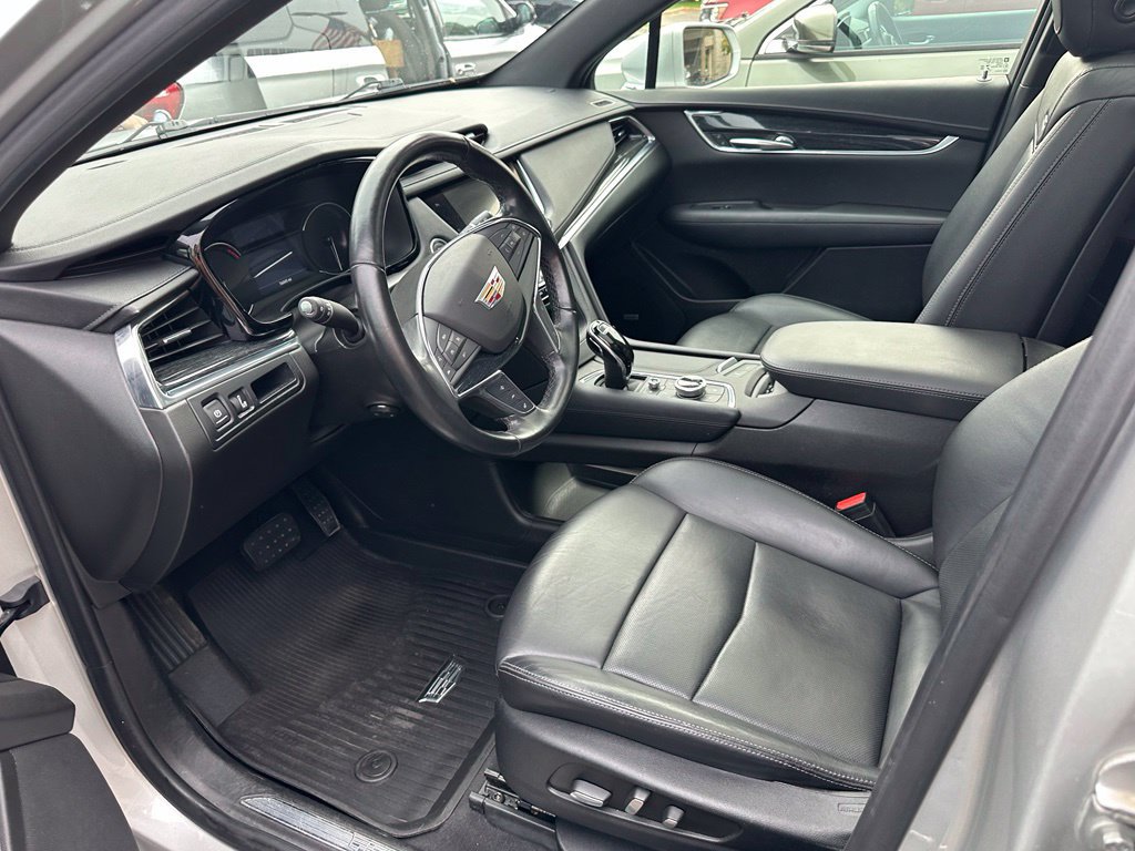 Used 2020 Cadillac XT5 Premium Luxury w/ LPO, Floor Liner Package FWD image 9