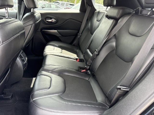 Used 2019 Jeep Cherokee Latitude Plus FWD image 23
