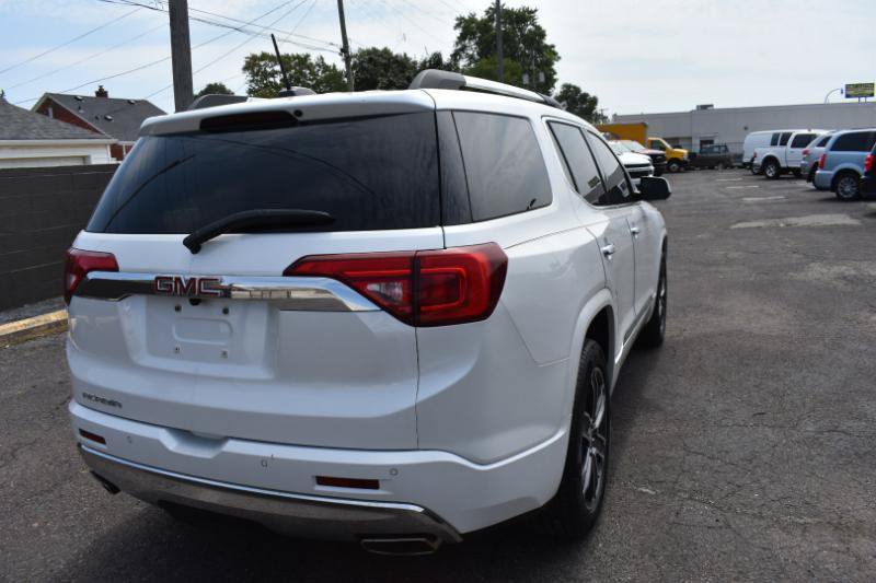 Used 2017 GMC Acadia Denali w/ Technology Package FWD image 3