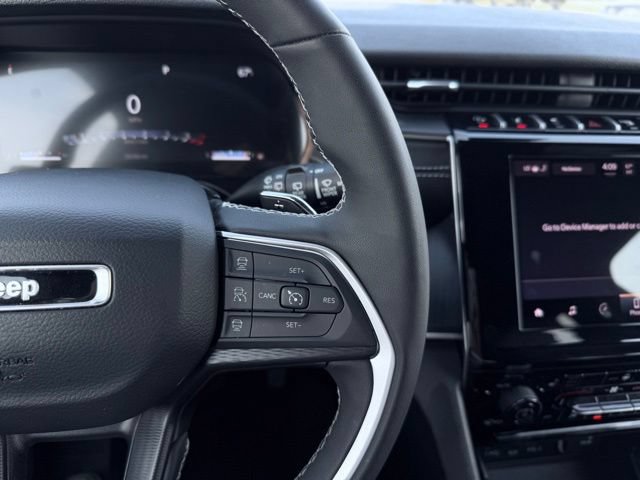 Used 2025 Jeep Grand Cherokee Altitude AWD/4WD image 28