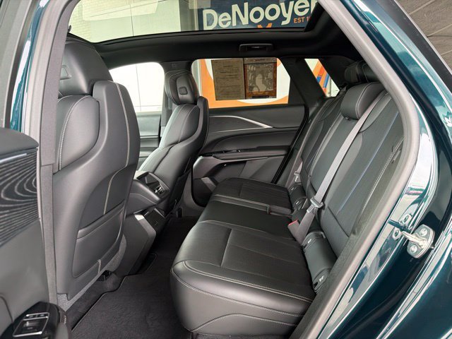 Used 2025 Cadillac Lyriq Luxury AWD/4WD image 15