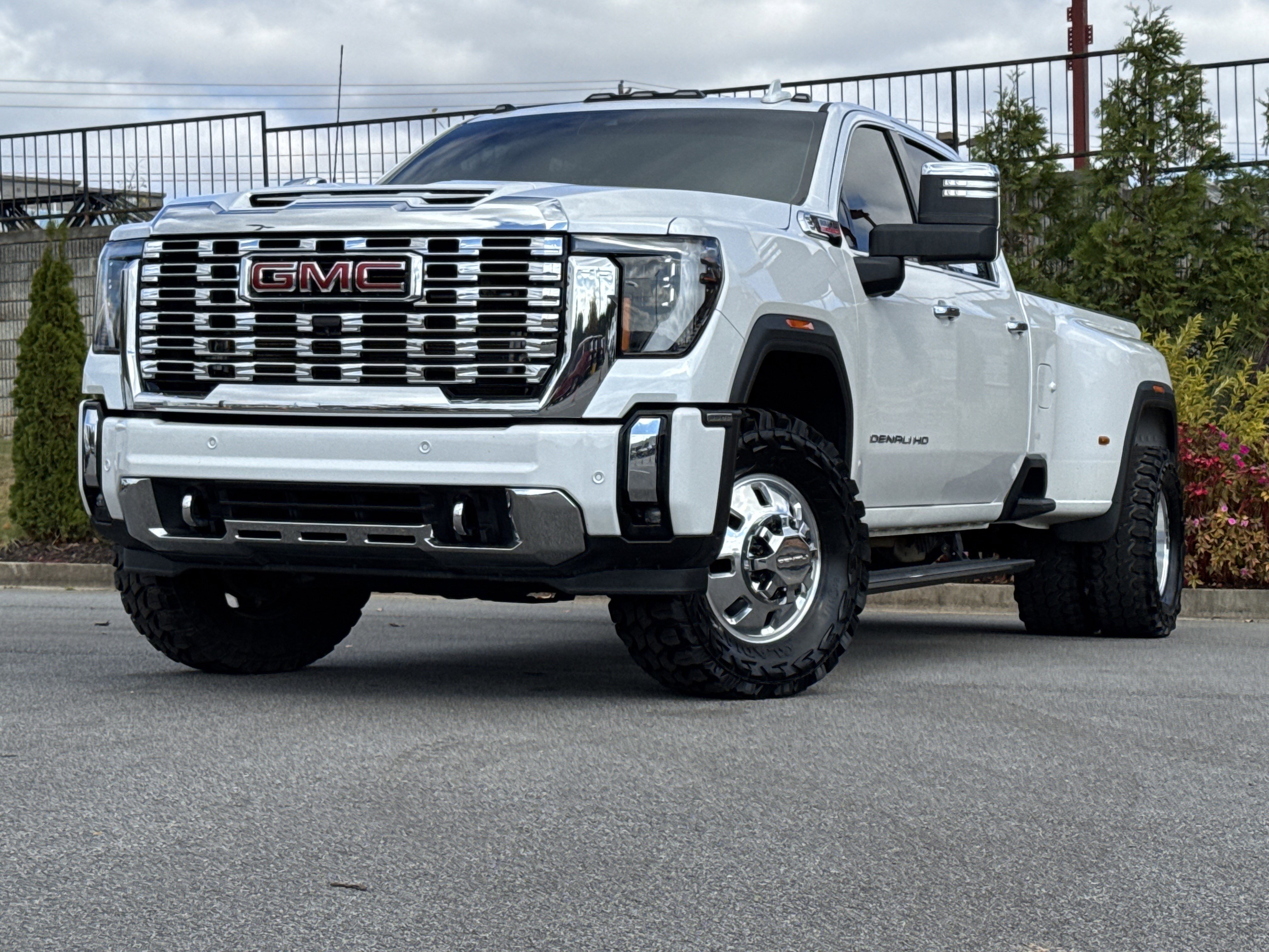 Used 2024 GMC Sierra 3500 Denali w/ Technology Package image 5