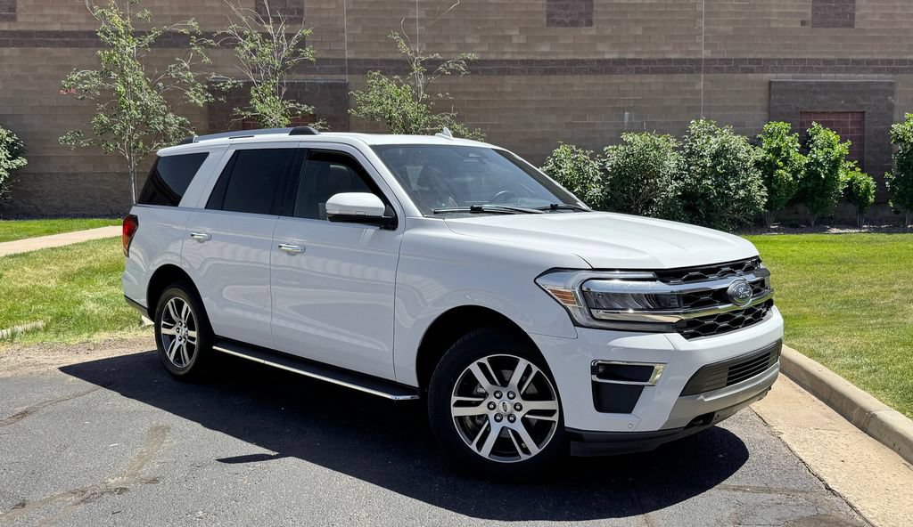Used 2022 Ford Expedition Limited AWD/4WD image 2