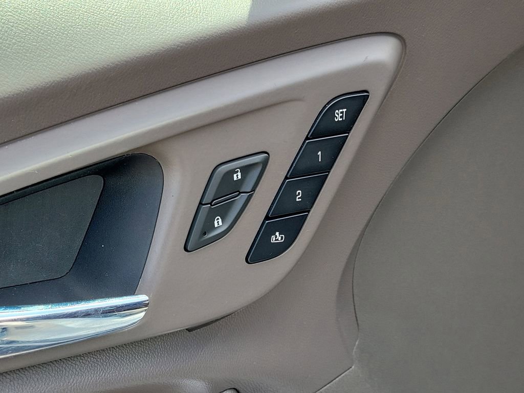 Used 2018 Chevrolet Malibu Premier w/ Premier Sun and Wheel Package FWD image 18