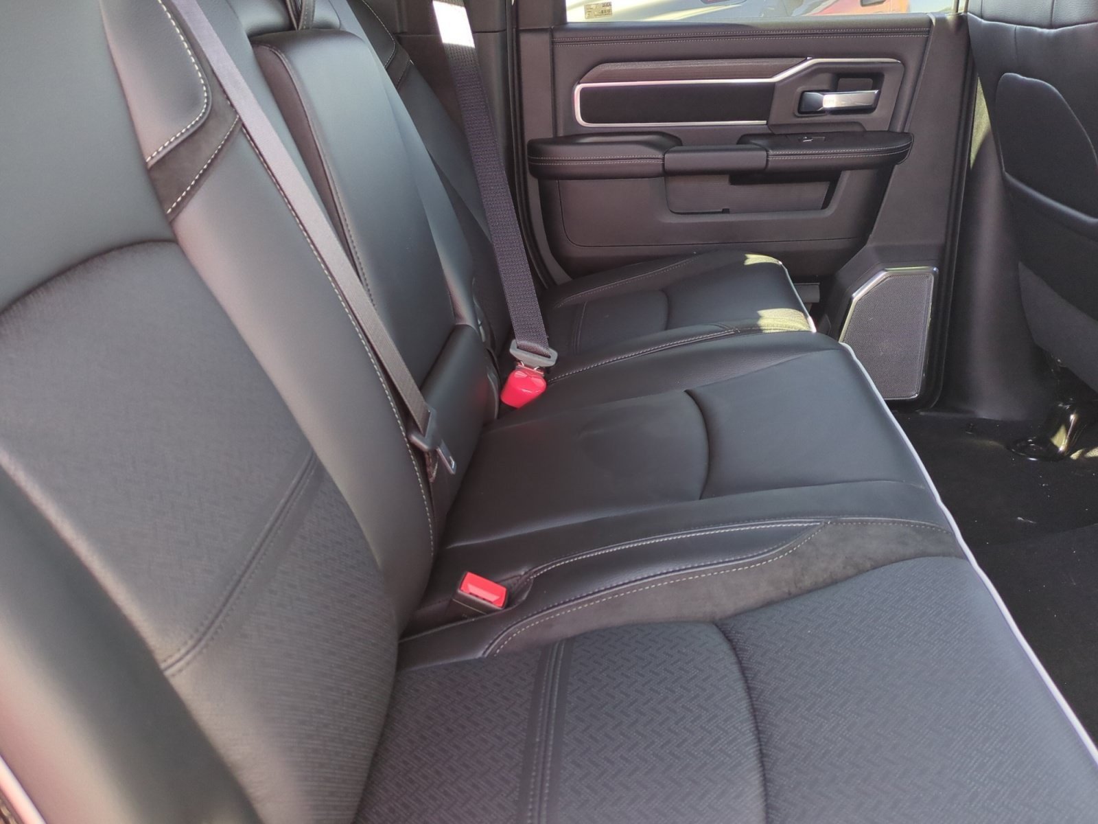 New 2026 RAM 2500 Laramie AWD/4WD image 18