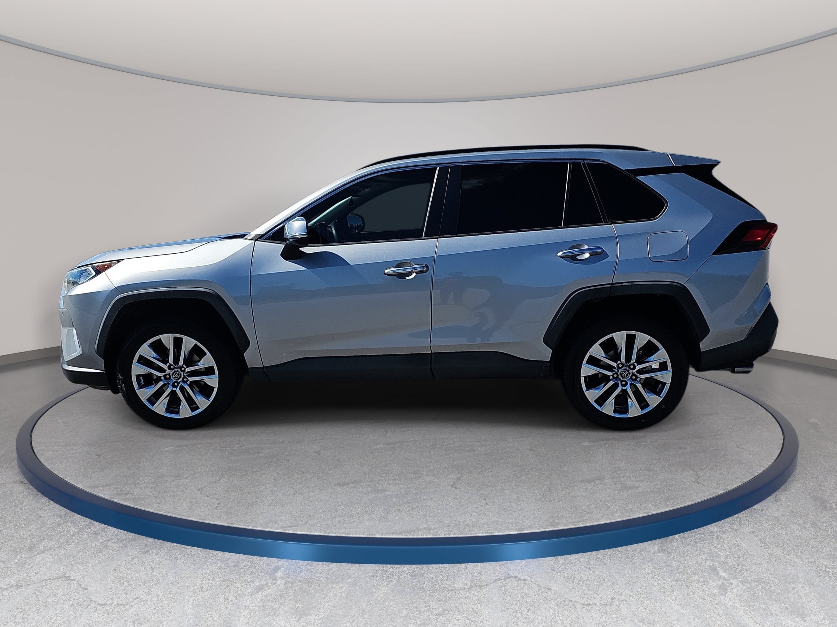 Used 2019 Toyota RAV4 Limited FWD image 8