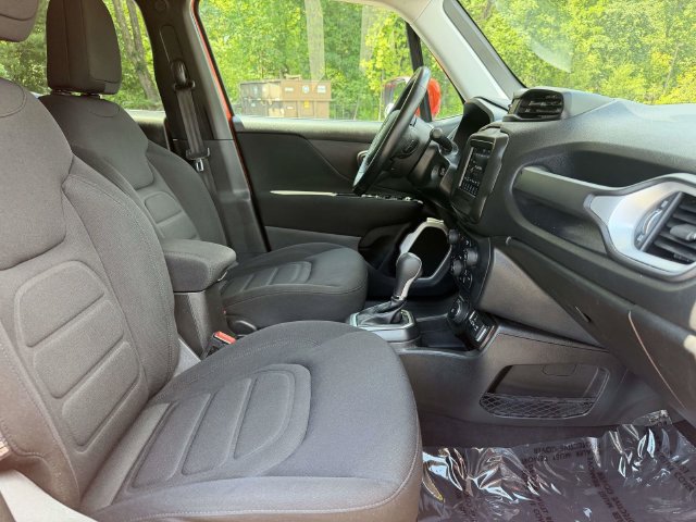 Used 2021 Jeep Renegade Latitude w/ Convenience Group AWD/4WD image 12