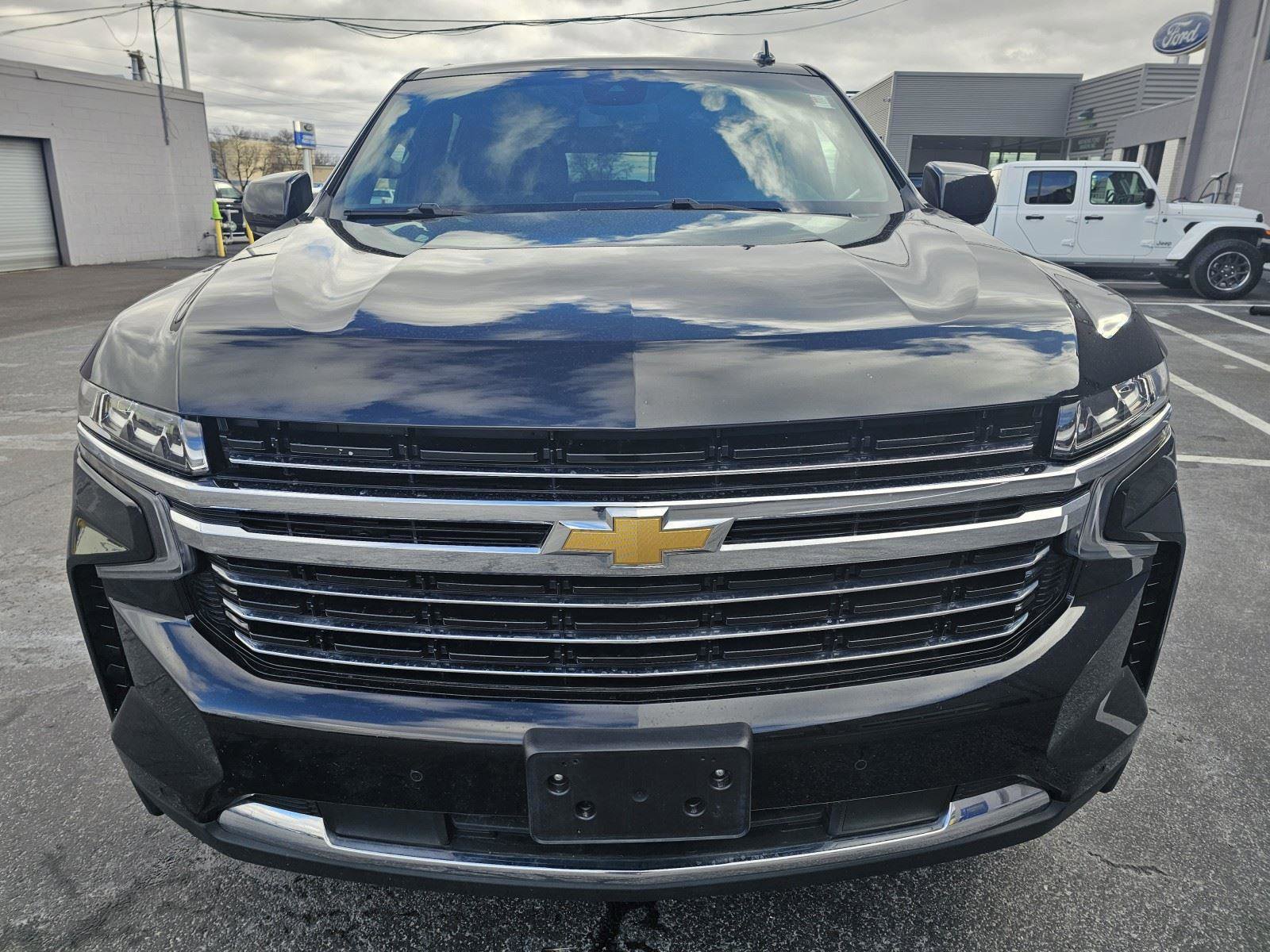 Used 2023 Chevrolet Suburban LT image 9