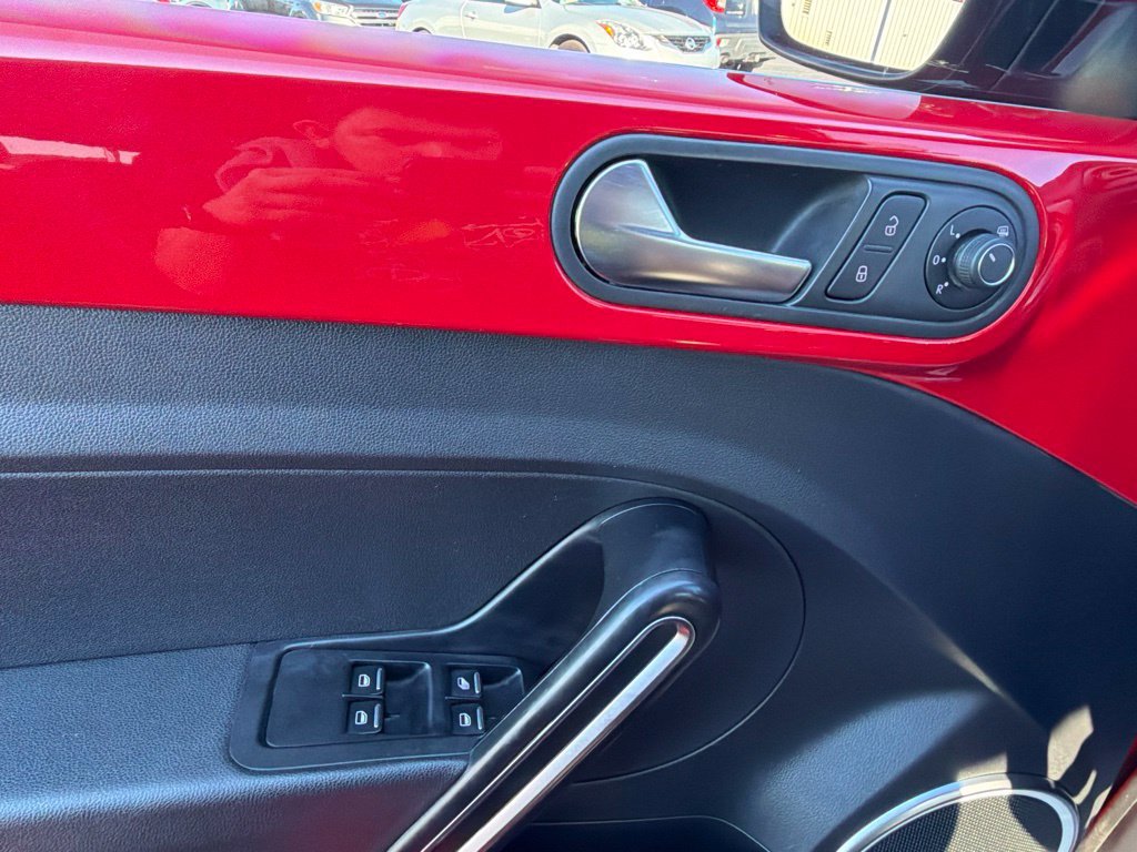 Used 2019 Volkswagen Beetle 2.0T SE FWD image 26