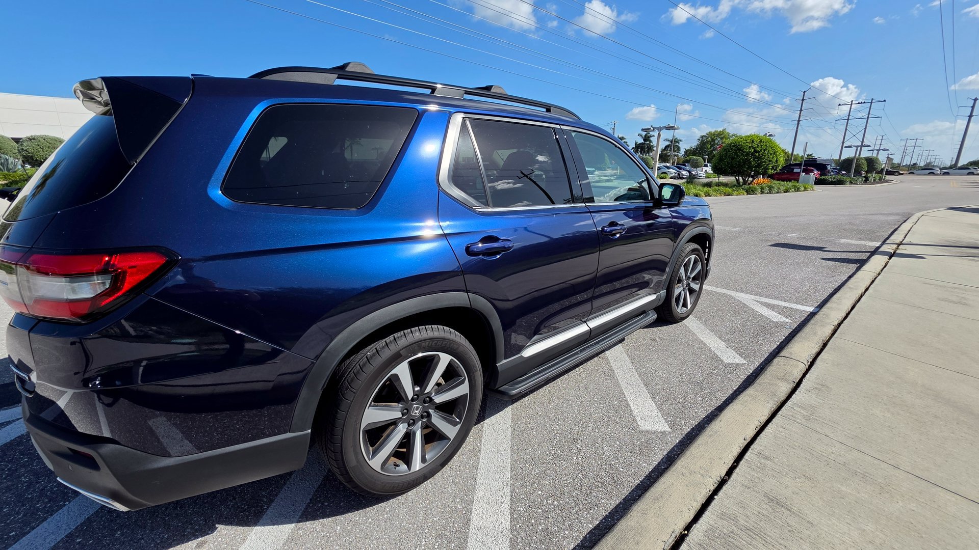 Used 2025 Honda Pilot Touring image 5