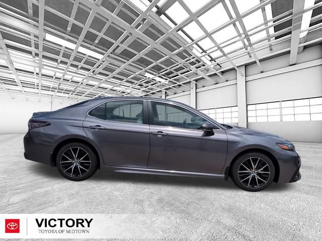 Used 2024 Toyota Camry SE AWD/4WD image 2