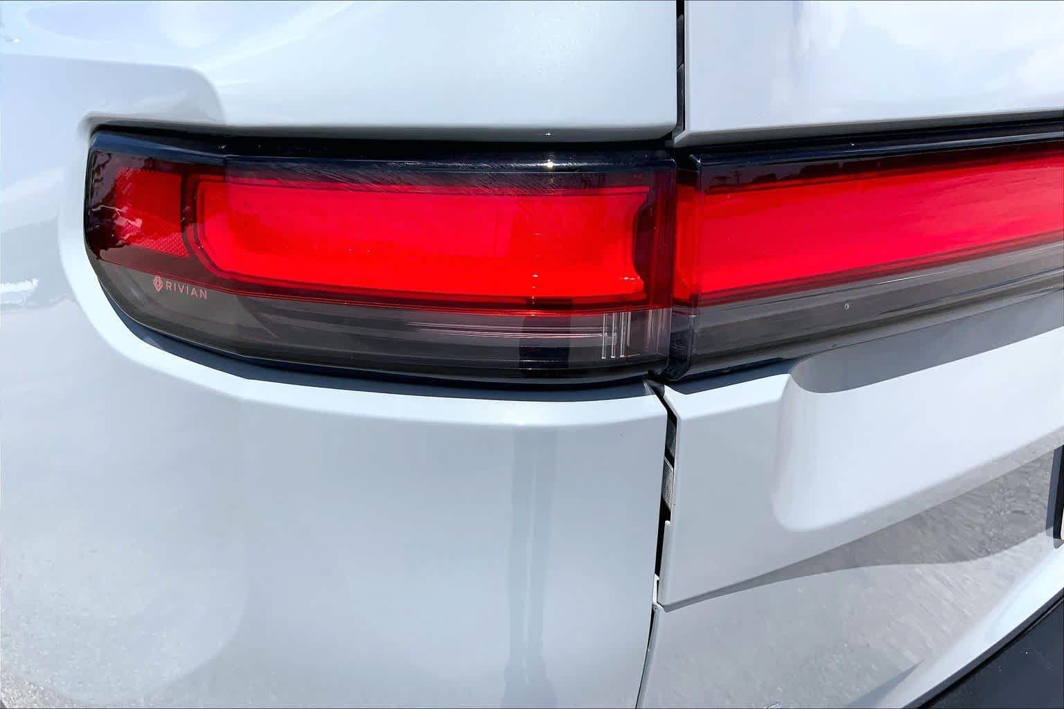 Used 2023 Rivian R1S Adventure AWD/4WD image 26