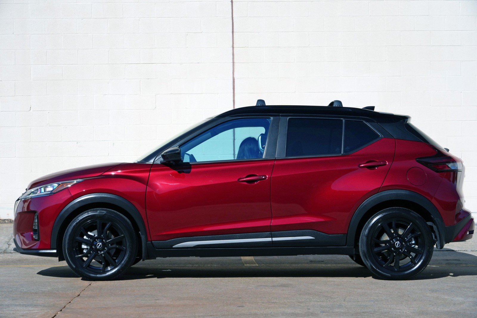 Used 2023 Nissan Kicks SR w/ SR Premium Package FWD image 8