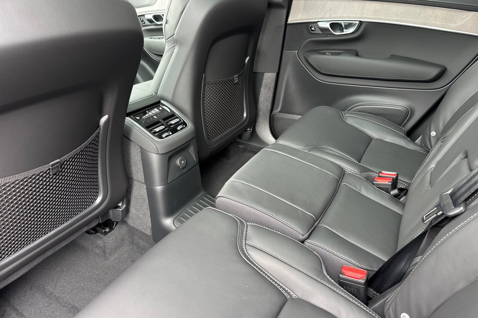 New 2026 Volvo XC90 T8 Ultra w/ Protection Package AWD/4WD image 12