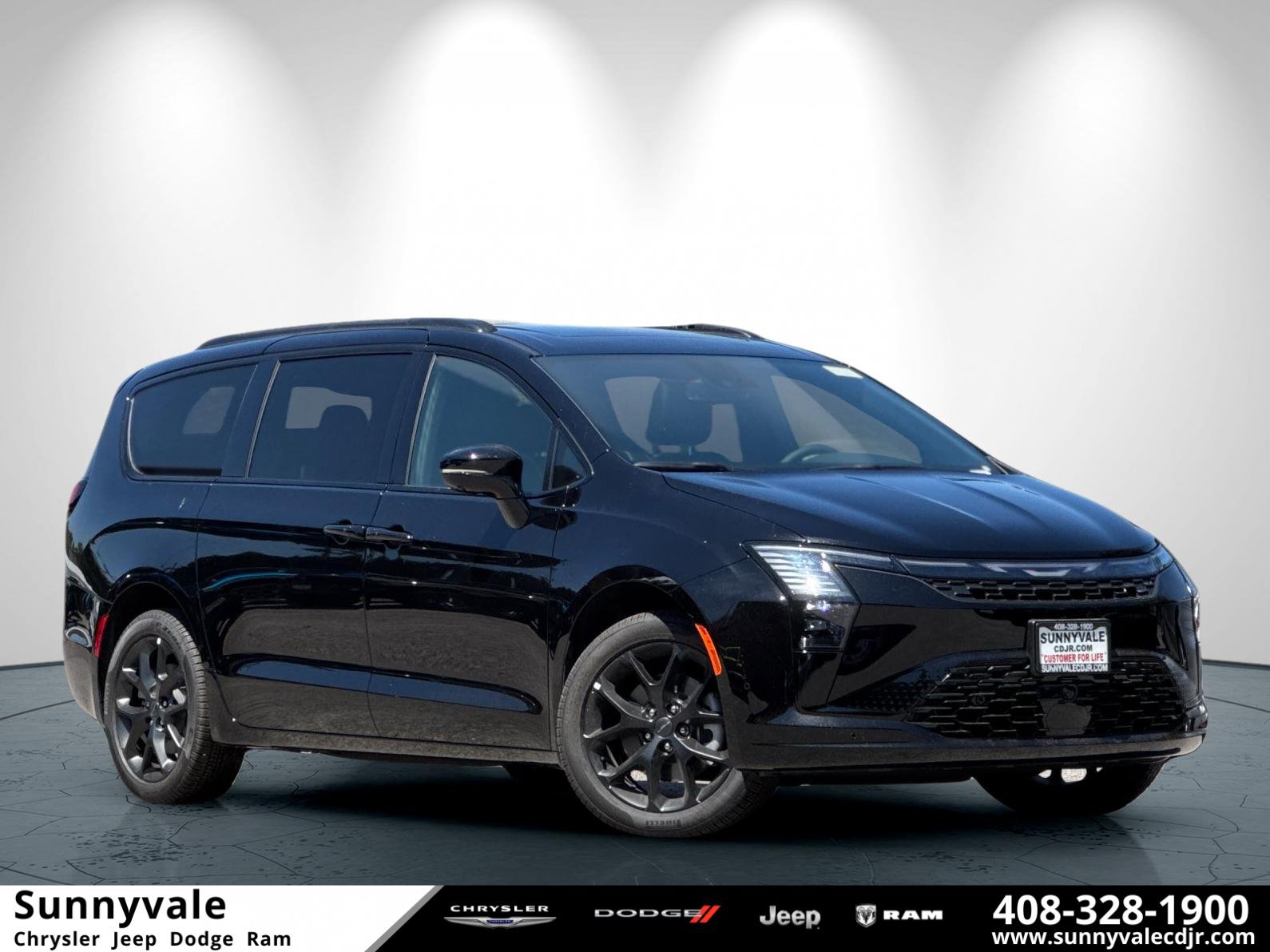 New 2027 Chrysler Pacifica Limited w/ Family Tech Group AWD/4WD image 1