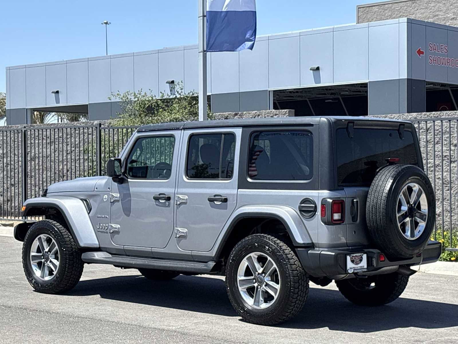 Used 2020 Jeep Wrangler Unlimited Sahara AWD/4WD image 7