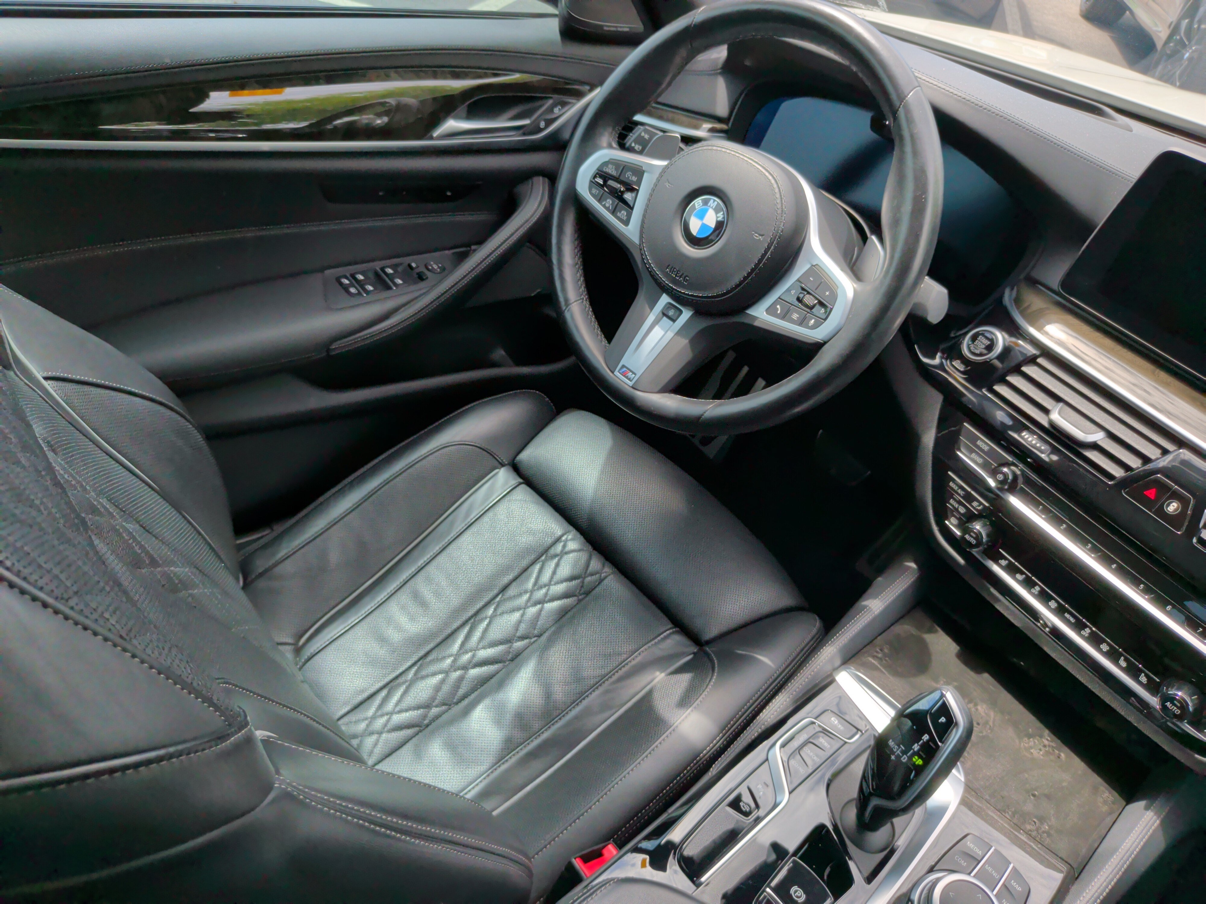 Used 2022 BMW M550i xDrive w/ Dynamic Handling Package AWD/4WD image 34