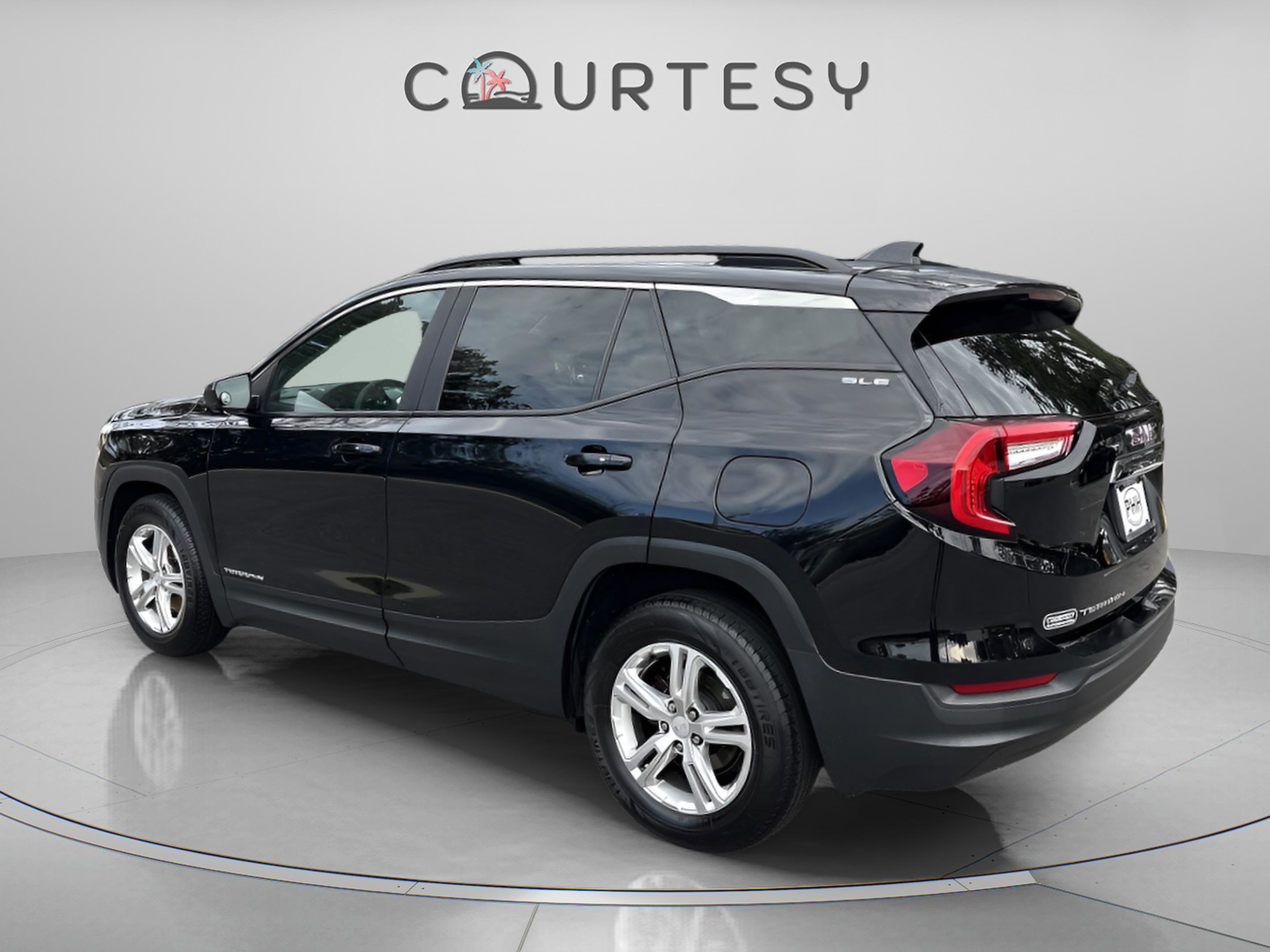 Used 2022 GMC Terrain SLE w/ Driver Convenience Package image 5