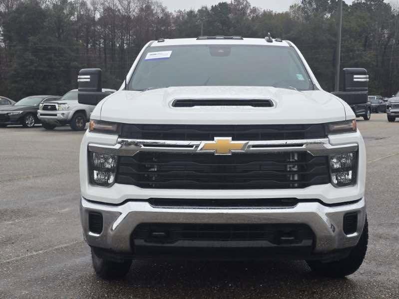 Used 2024 Chevrolet Silverado 3500 LT image 2