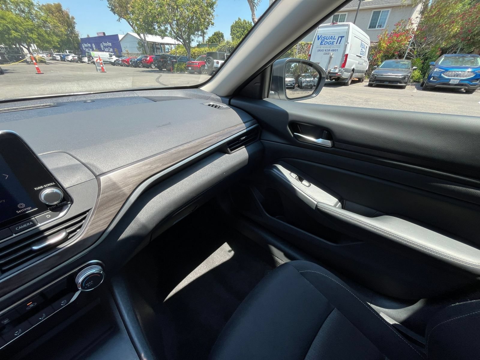 Used 2025 Nissan Altima 2.5 SV FWD image 35