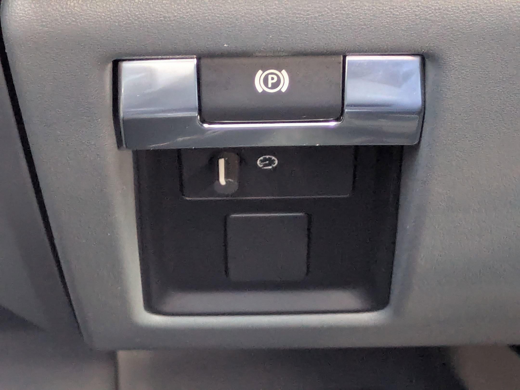 Certified 2023 Land Rover Defender 110 X-Dynamic SE image 19