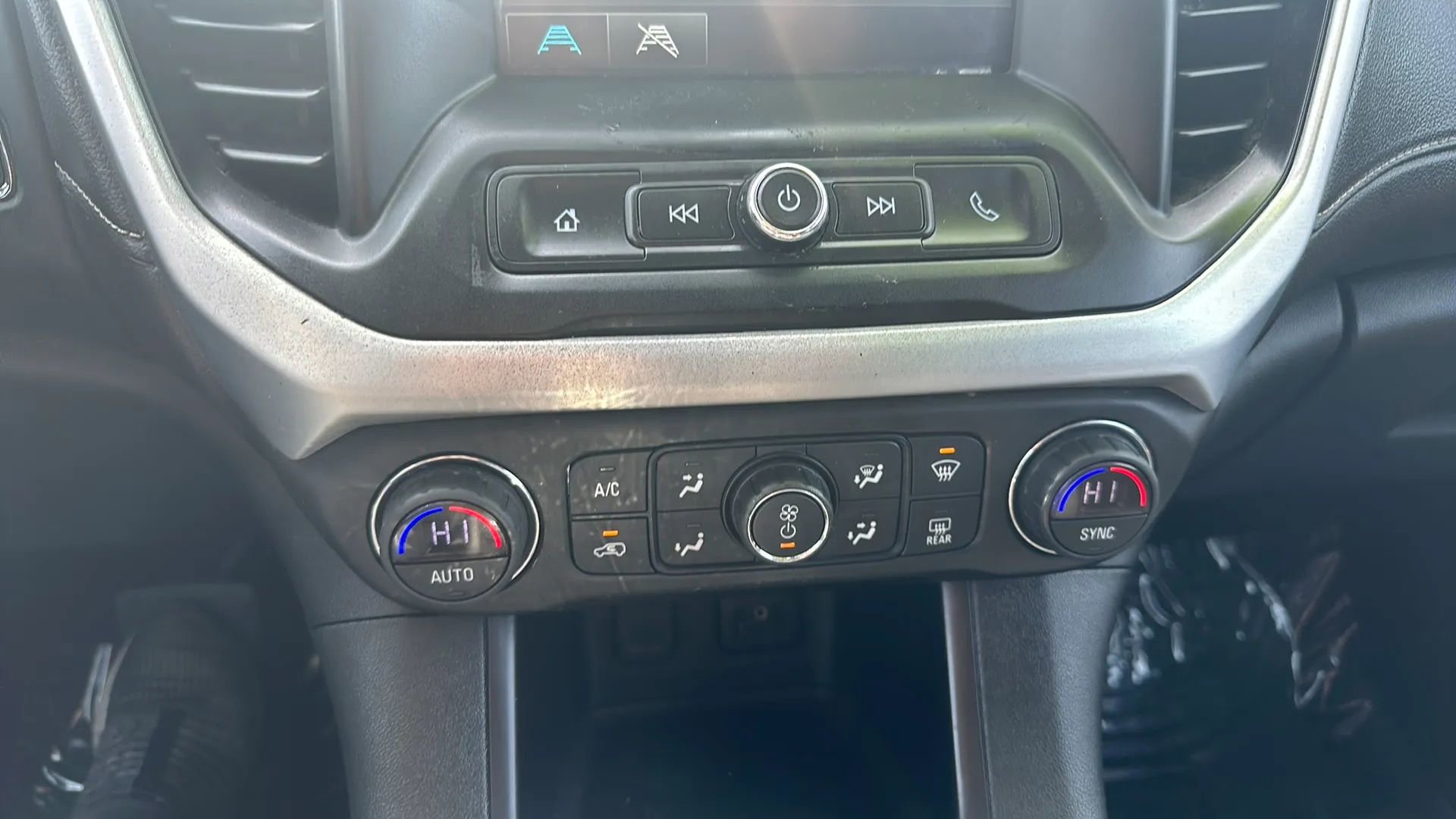 Used 2018 GMC Acadia SLE AWD/4WD image 17