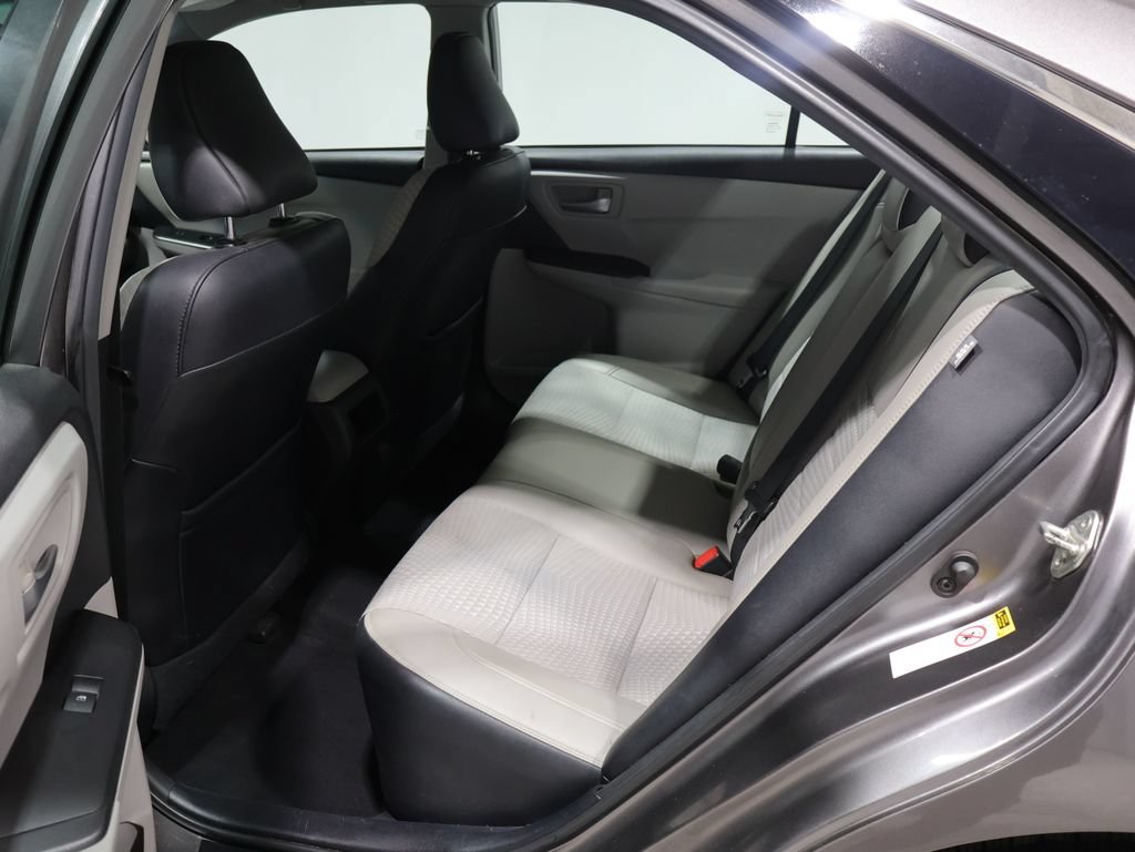Used 2015 Toyota Camry SE FWD image 16
