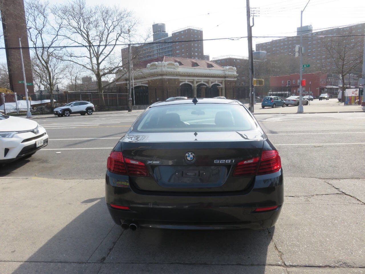 Used 2014 BMW 528i xDrive Sedan AWD/4WD image 8