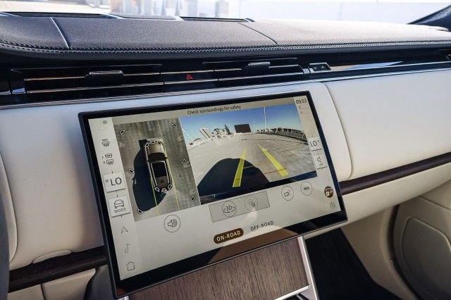 New 2025 Land Rover Range Rover Long Wheelbase SE image 23